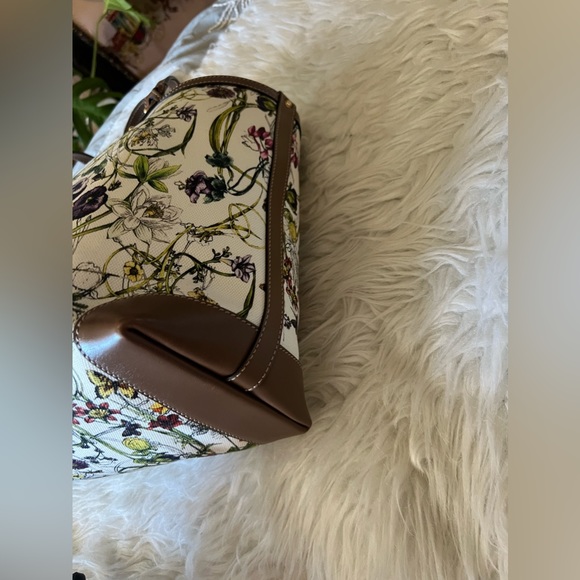 EUC Like new GUCCI FLORA GARDEN TOTE - Picture 6 of 16